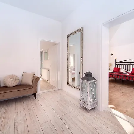 Vip Luxury With A Heated Pool And Jacuzzi-granny's Gold Feriehus *