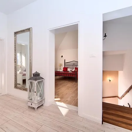 Vip Luxury With A Heated Pool And Jacuzzi-granny's Gold * Lovreć
