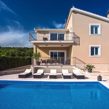 Feriehus Vip Luxury With A Heated Pool And Jacuzzi-granny's Gold *