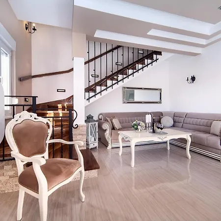 Feriehus Vip Luxury With A Heated Pool And Jacuzzi-granny's Gold