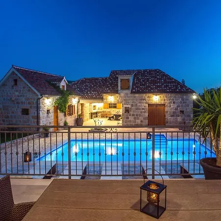 Vip Luxury With A Heated Pool And Jacuzzi-granny's Gold