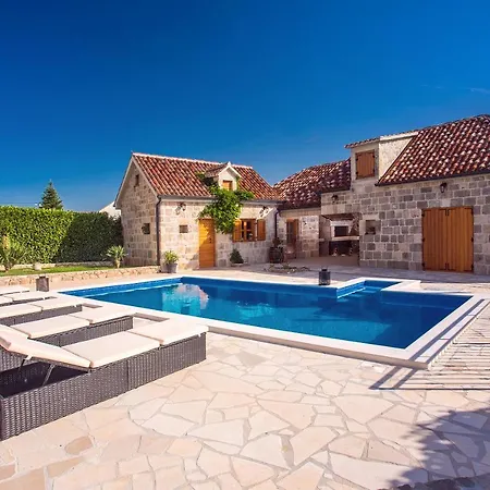 Vip Luxury With A Heated Pool And Jacuzzi-granny's Gold *