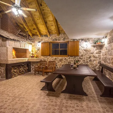 Vip Luxury With A Heated Pool And Jacuzzi-granny's Gold Feriehus *