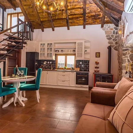 Vip Luxury With A Heated Pool And Jacuzzi-granny's Gold *