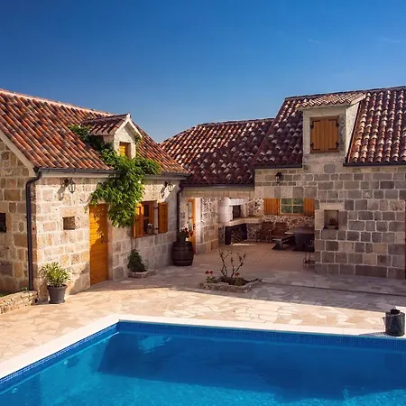 Vip Luxury With A Heated Pool And Jacuzzi-granny's Gold *
