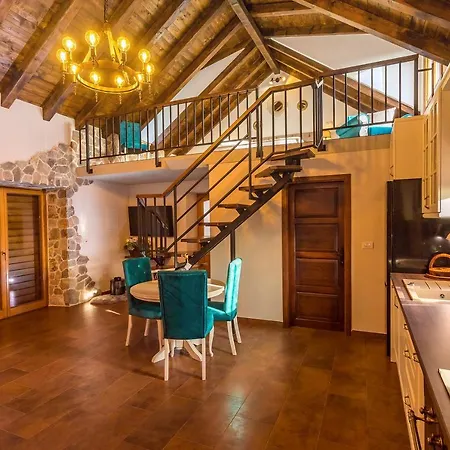 Vip Luxury With A Heated Pool And Jacuzzi-granny's Gold
