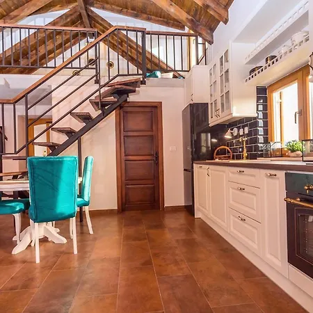 Feriehus Vip Luxury With A Heated Pool And Jacuzzi-granny's Gold Lovreć